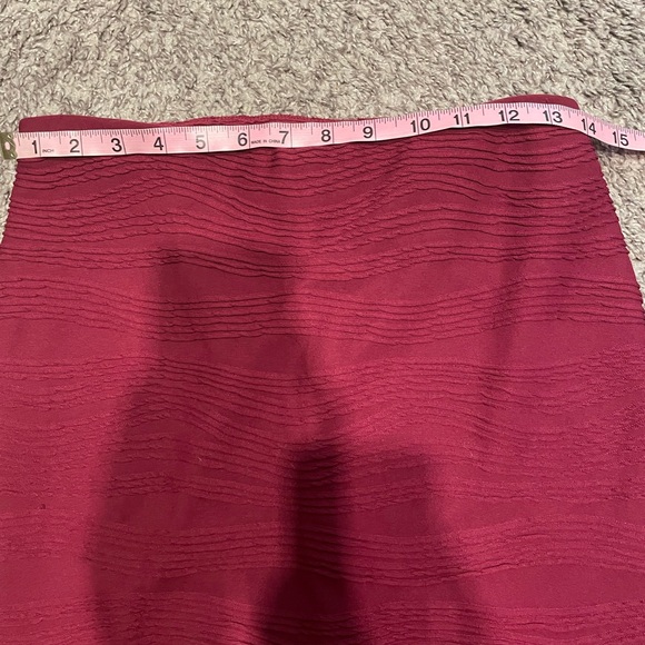 Mossimo Maroon Textured Pencil Skirt 100% Polyester Size S - Picture 8 of 8